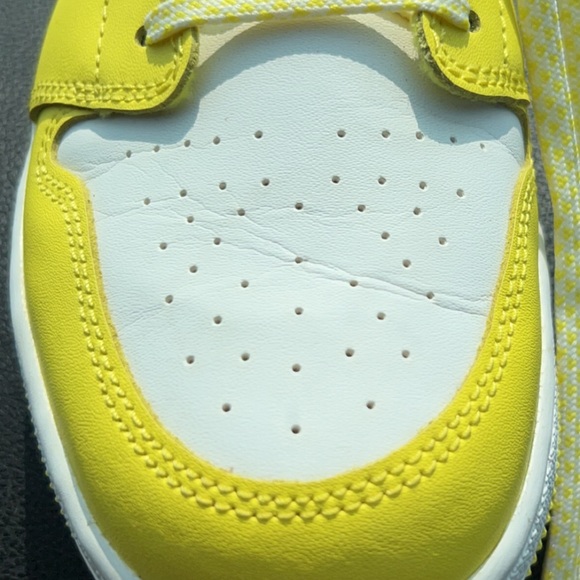Jordan Youth Air 1 Mid Gs Dynamic yellow wore once but they’re to small for me - Picture 8 of 8